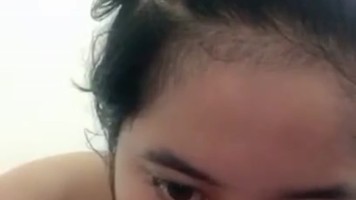 Klarisa Sepong Dildo dan Kontol Temen