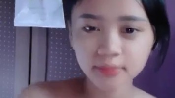 Abg Unyu-Unyu Pamer Belahan Pascol Merapat