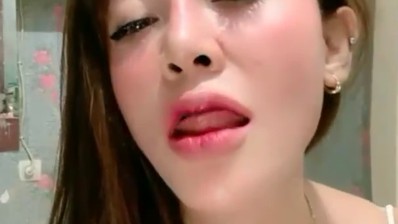 BeeFlo Cantik Toge Live Basah Menggoda