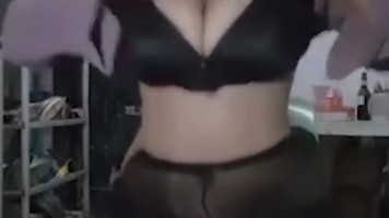 Cewek Jilbab Nyepong Dulu Sebelum Ngewe