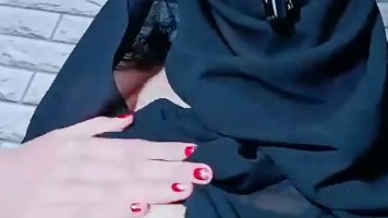 Live Host Jilbab Hitam Ngangkang Colmek